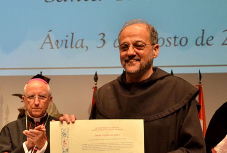 acto_honoriscausa_santateresa_ucav_diploma